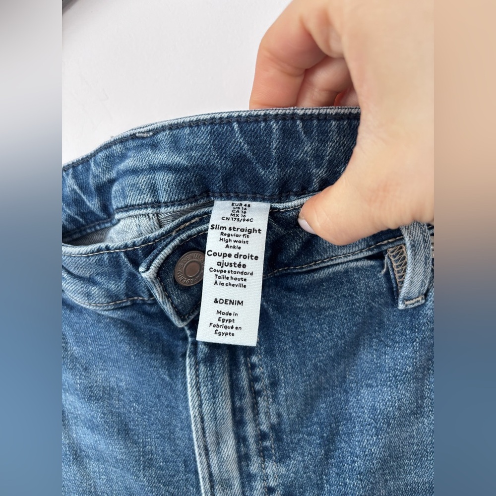 2 for $25👖 H&M Medium Wash Raw Hem Slim Straight Denim Sz 26 (n109n19) - Picture 2 of 4